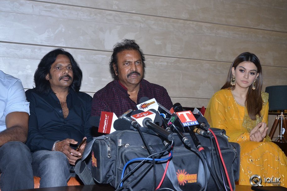 Luckkunnodu-Movie-Team-at-Forum-Sujana-Mall